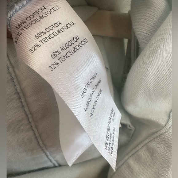 The Blue Shirt Shop Sleeveless Chambray Bridge Hampton
Romper size S small - Picture 10 of 10